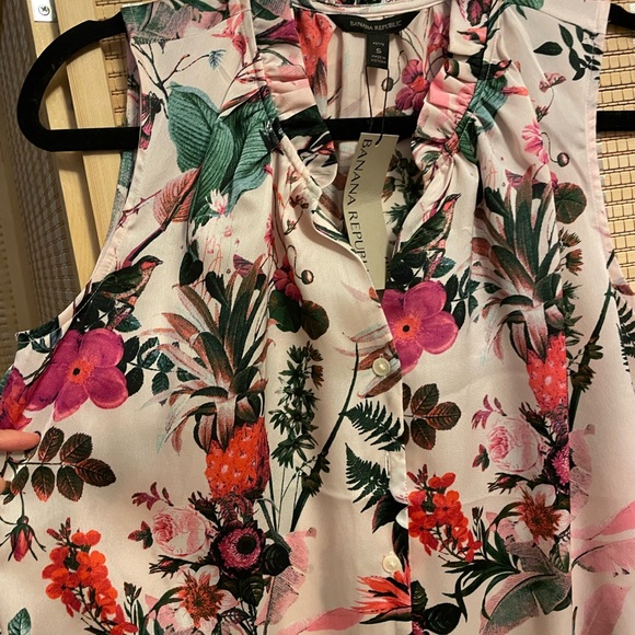 Floral Tank NWT - Picture 6 of 8